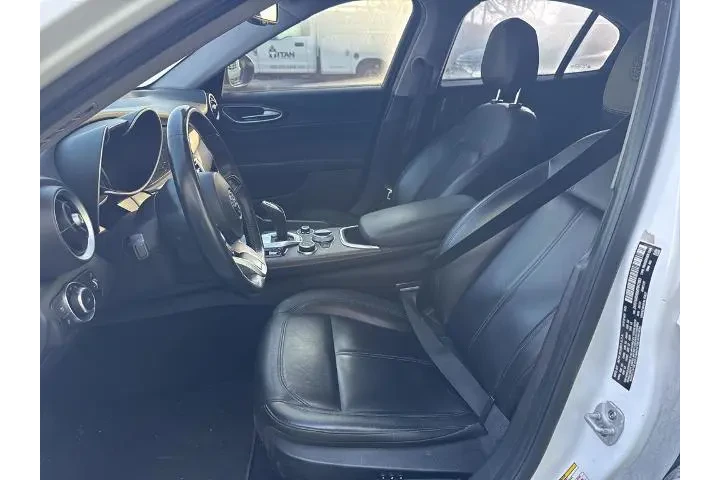 $22132 : Alfa Romeo Giulia 2021 Ti 4d image 8