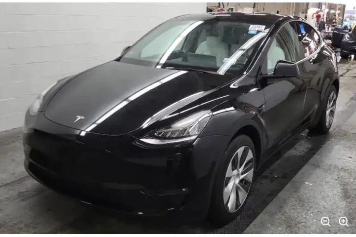 $27499 : 2022 Model Y Long Range image 1