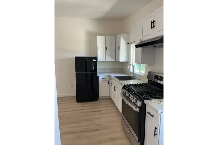 $1100 : Cozy 1-Bedroom and 1-Bathroom image 5