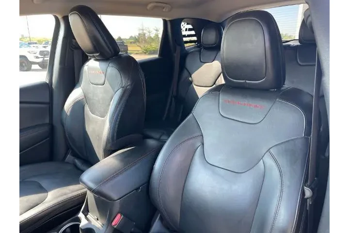 $14900 : Jeep Cherokee 2015 4x4 Trail image 9