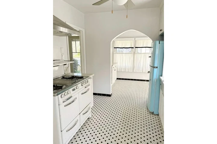 $1350 : Santa Ana - Home Available image 4