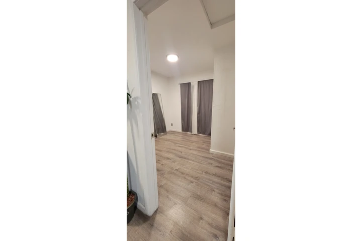 $850 : RECAMARA EN RENTA, PARA MUJER image 1