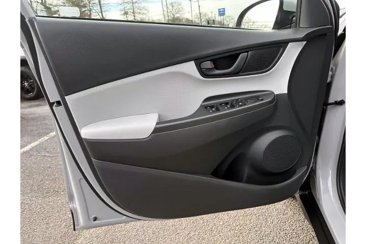 $18888 : Hyundai KONA 2023 AWD SEL 4d image 8