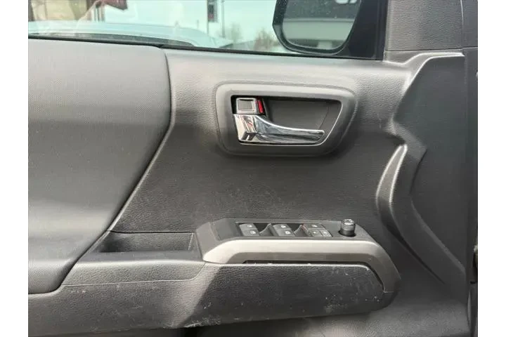 $30298 : Toyota Tacoma 2021 4x4 TRD P image 9