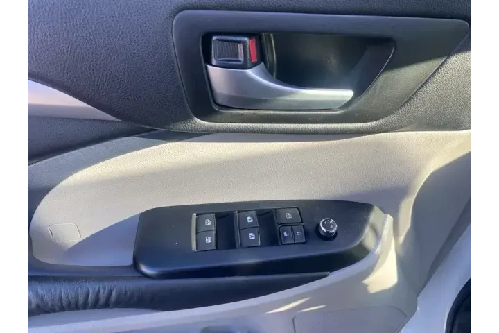 $17299 : Toyota Highlander 2015 XLE 4 image 10