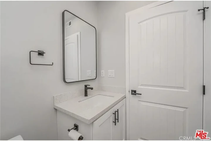$6000 : Casa 5 cuartos $6000 mas depo image 9