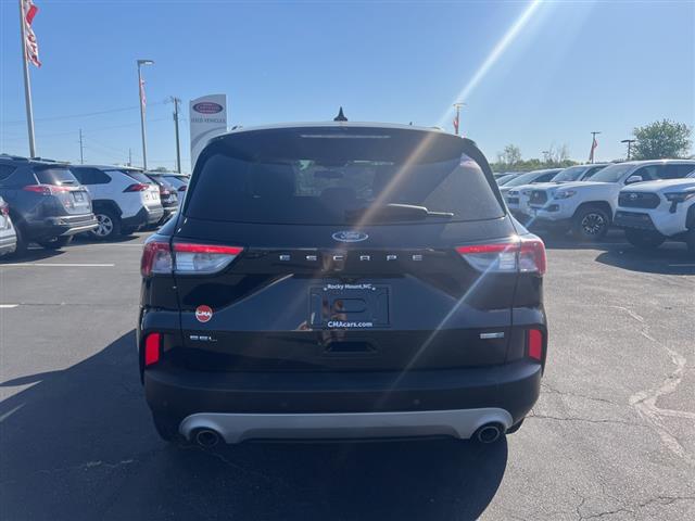 $19390 : PRE-OWNED 2020 FORD ESCAPE SEL image 6