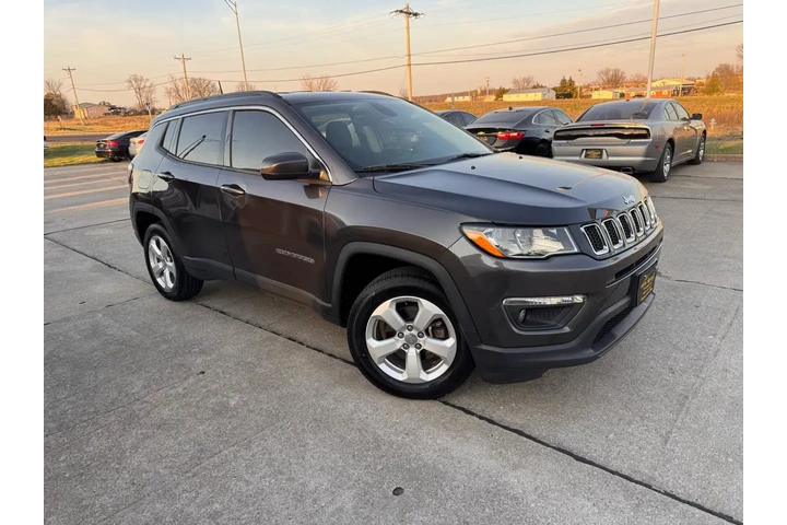 $9999 : 2018 Compass Latitude 4WD image 4