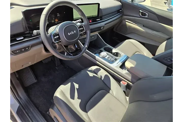 $39988 : Kia Carnival Hybrid 2025 EX image 9