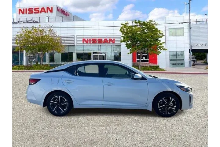 $21085 : Nissan Sentra 2025 SV 4dr Se image 6