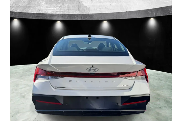 $18985 : Hyundai ELANTRA 2024 Limited image 4