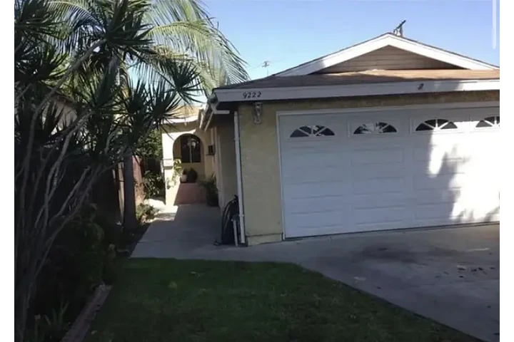 $1900 : 3-Bedroom Home Available image 2