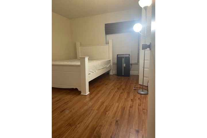$1100 : Rento Eficiency image 1