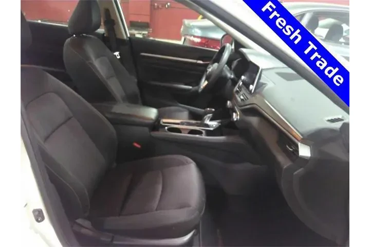 $20516 : Nissan Altima 2023 2.5 SV 4d image 7