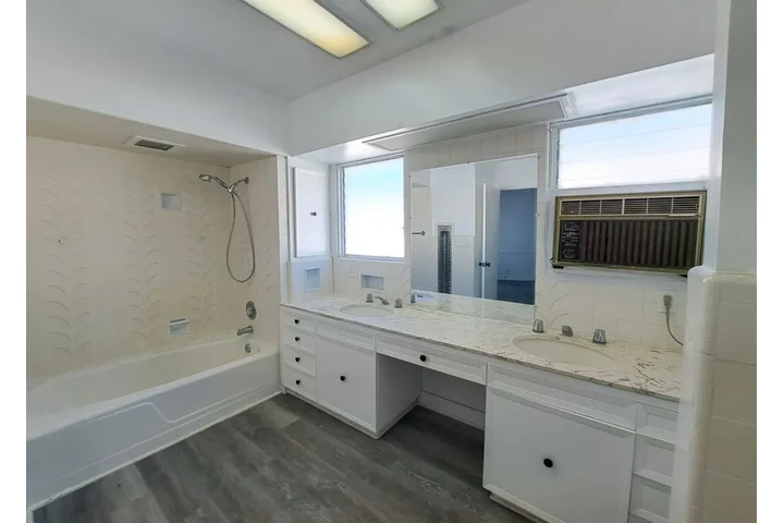 $2500 : 3 bedroom house in South LA image 9