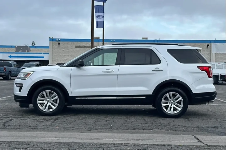 $12932 : Ford Explorer 2018 AWD XLT 4 image 5