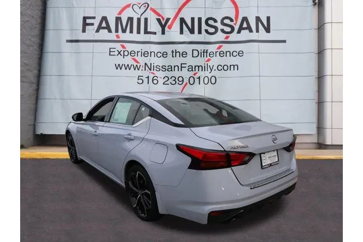 $28409 : Nissan Altima 2023 2.5 SR 4d image 5