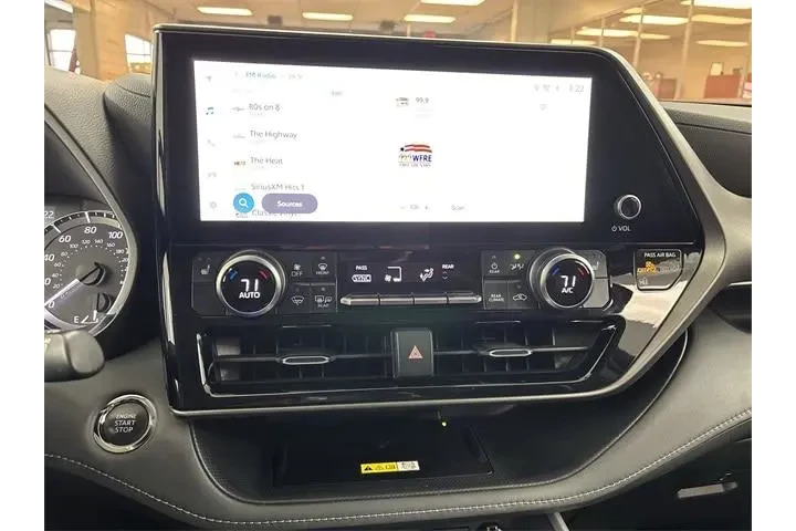 $31500 : Toyota Highlander 2023 L 4dr image 8