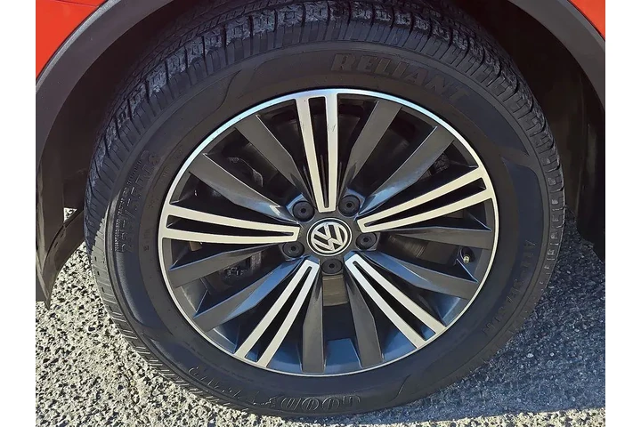 $14995 : Volkswagen Tiguan 2019 SE 4d image 9