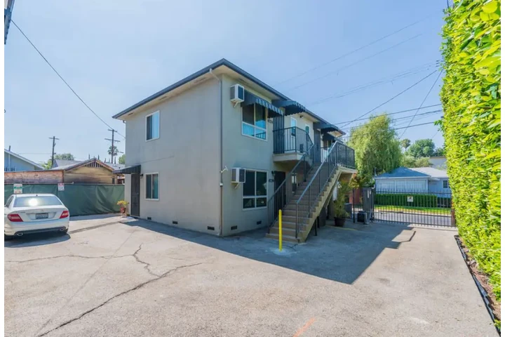 $1900 : 2 Bed 1Bath Apt in Westmont image 3