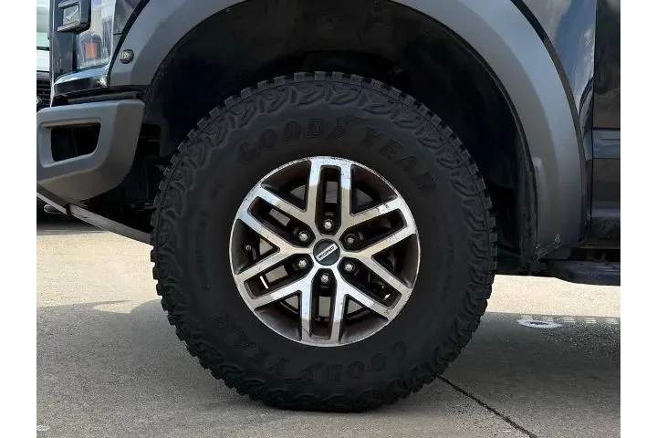 $31995 : Ford F-150 2017 4x4 Raptor 4 image 9