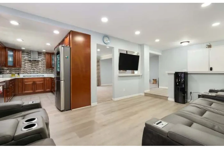 $1700 : House Ready For rent image 3
