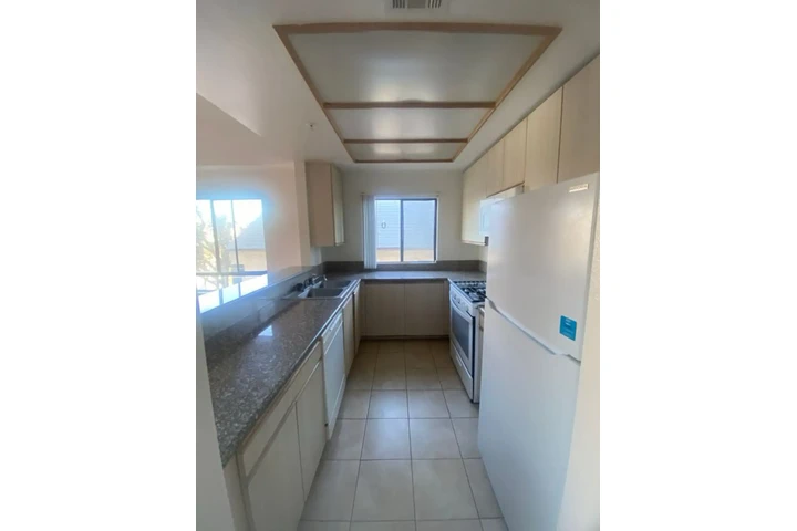 $1975 : 2 Bedroom Apt in Lynwood image 4