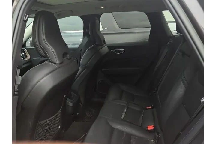 $21825 : Volvo XC60 2022 AWD B5 Momen image 5