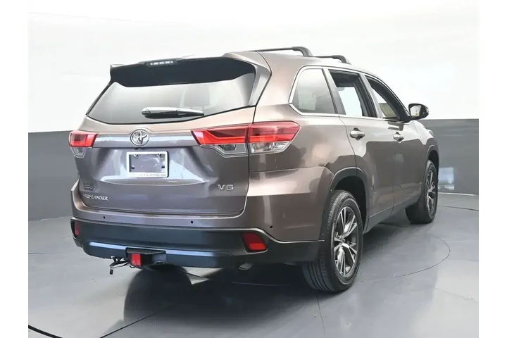 $17891 : Toyota Highlander 2019 LE 4d image 5