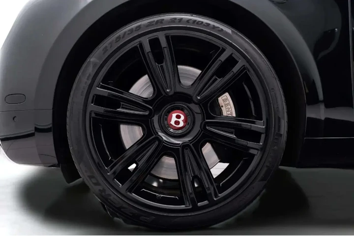 $63995 : 2016 Flying Spur image 1