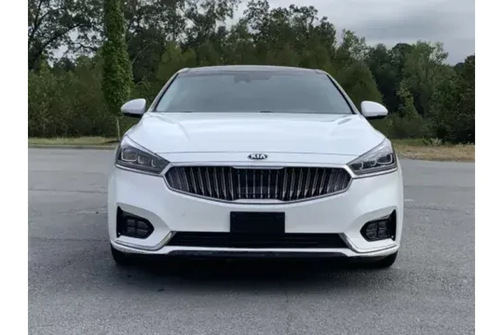 $23900 : 2019 Cadenza Luxury image 2