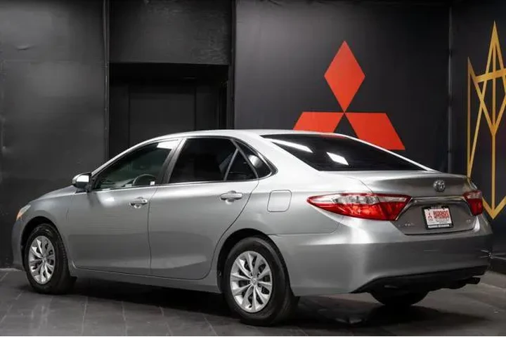 $15548 : Toyota Camry 2015 SE 4dr Sed image 10