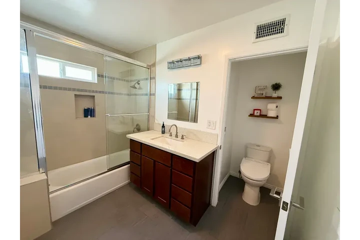 $1550 : Garden Grove Blvd image 8