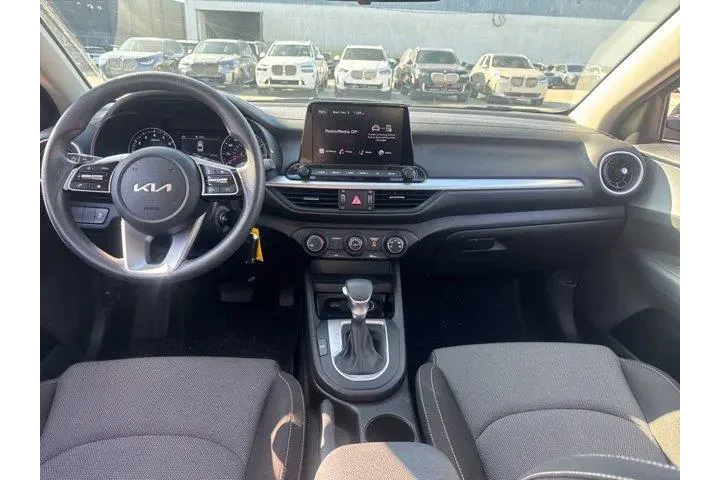 $18649 : Kia Forte 2023 LXS 4dr Sedan image 9