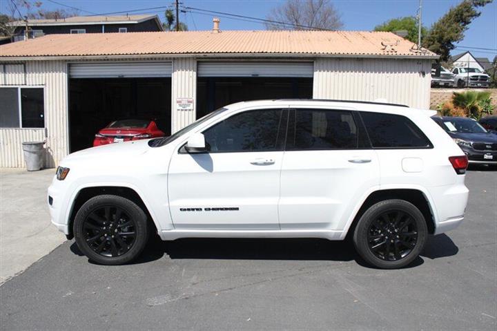 $26995 : 2020 Grand Cherokee image 4