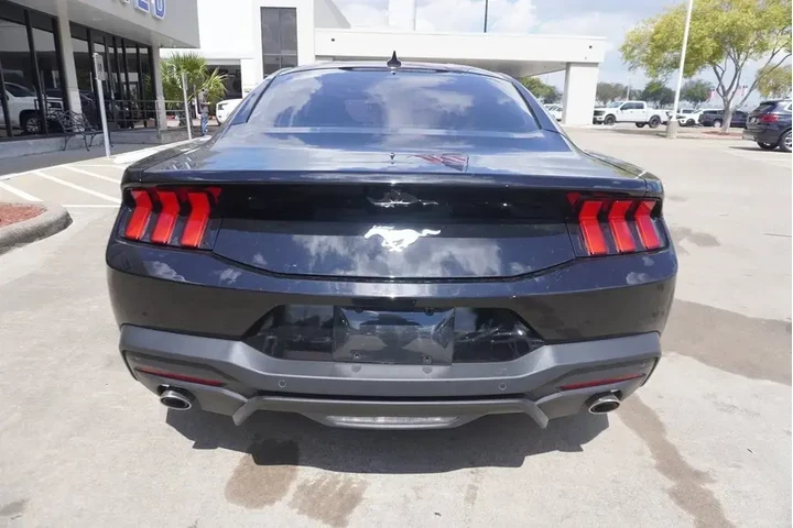 $32988 : Ford Mustang 2025 EcoBoost 2 image 5