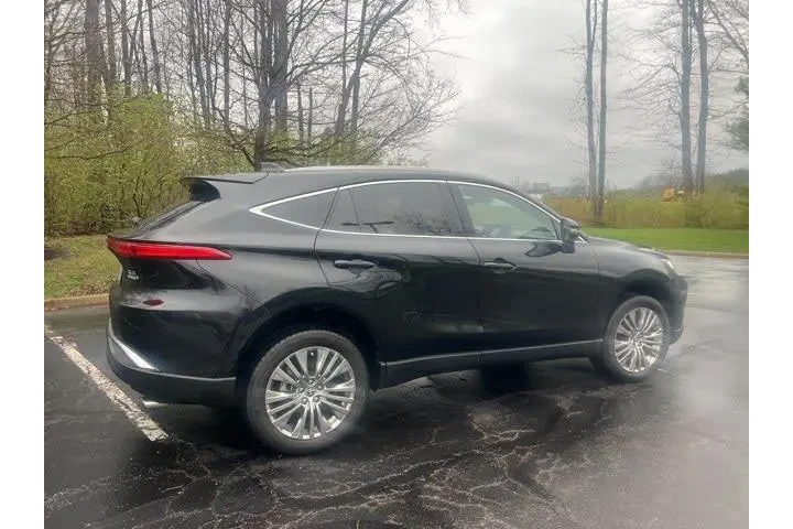 $32430 : Toyota Venza 2023 AWD LE 4dr image 2