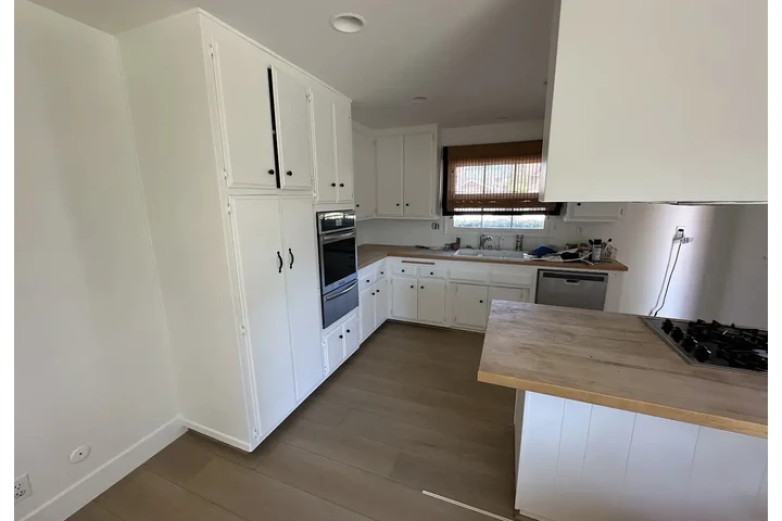 $950 : Spacious charming modern home image 2