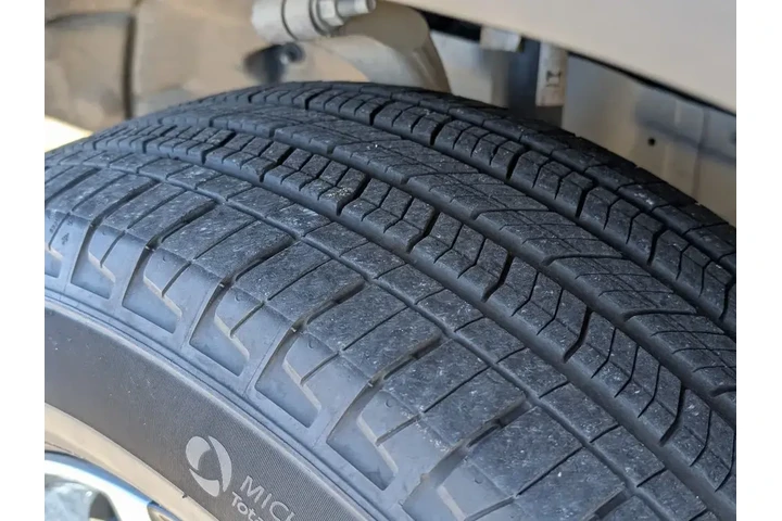 $35995 : Jeep Grand Cherokee L 2024 4 image 4