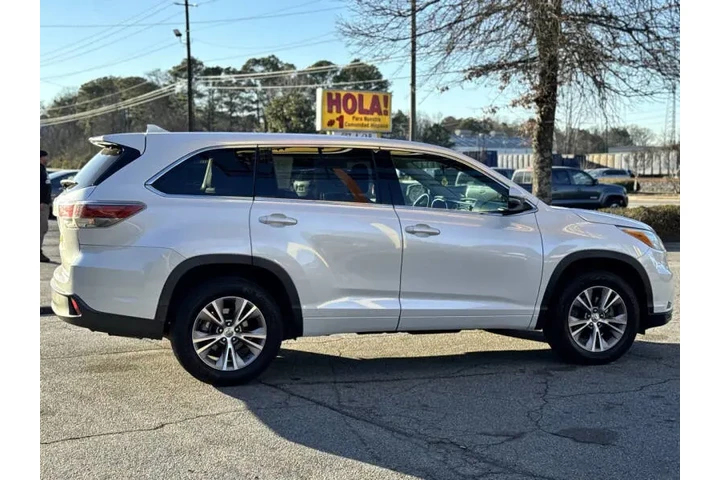 2014 Highlander LE Plus image 5