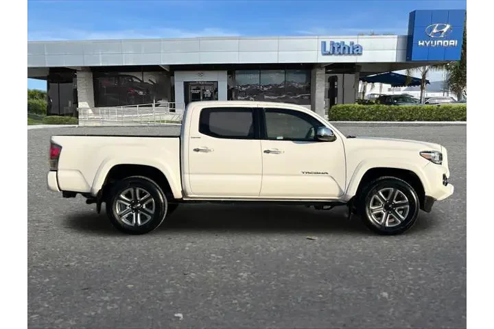$17499 : Toyota Tacoma 2017 4x4 Limit image 9