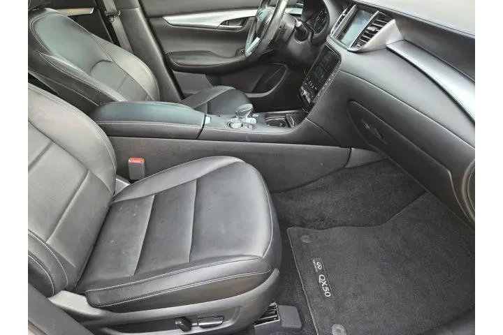 INFINITI QX50 2020 Essential image 10