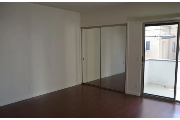 $1565 : 1 Bed 1 Bath Apt in Carson image 2