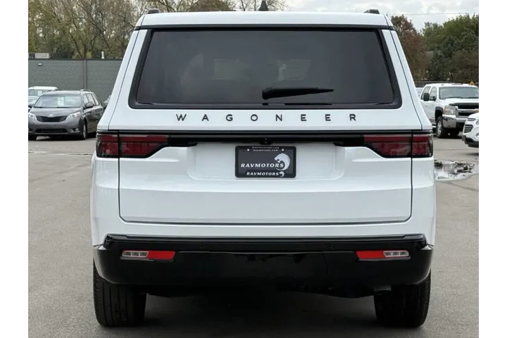 $44985 : 2024 Wagoneer Carbide image 10