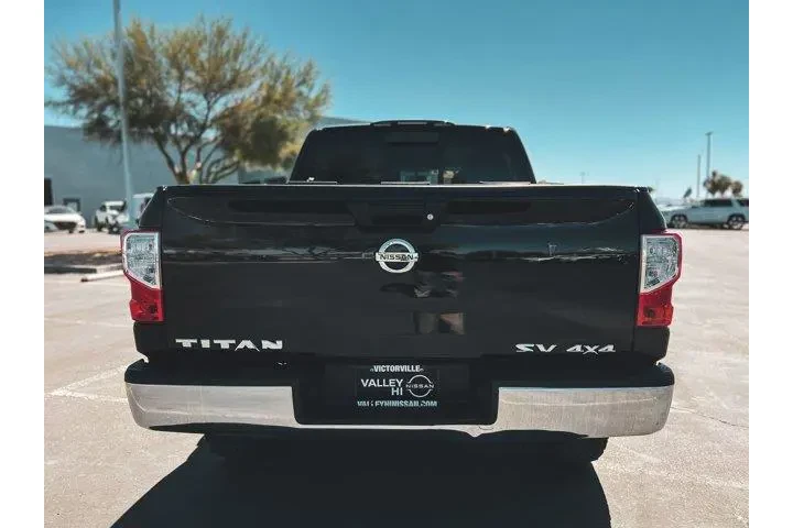 $21777 : Nissan Titan 2017 4x4 SV 4dr image 6