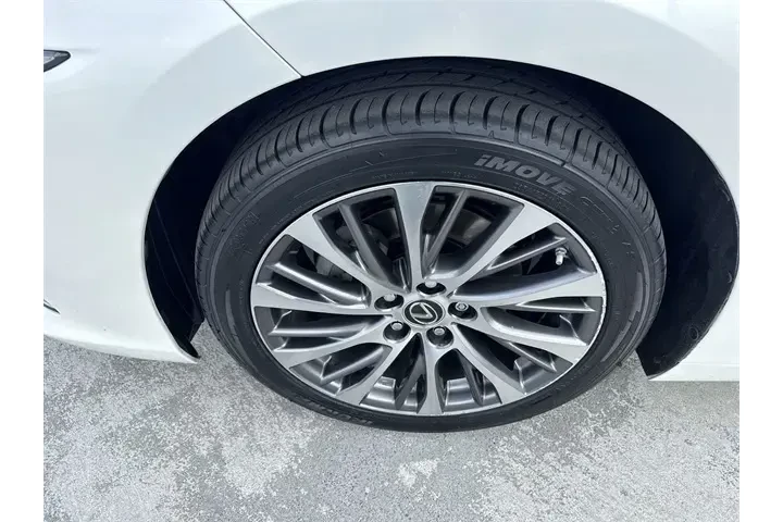 $25788 : Lexus ES 300h 2019 Luxury 4d image 10