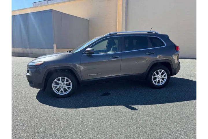 2014 Cherokee Latitude image 7