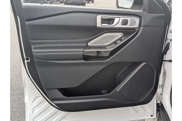 $39992 : Ford Explorer 2023 AWD ST 4d image 8