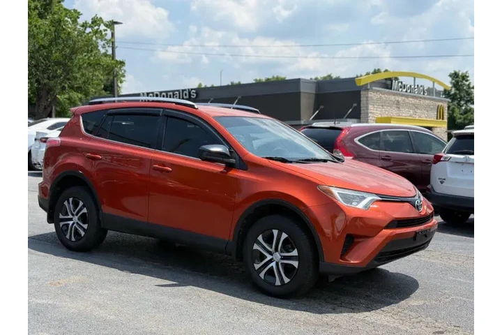 $13995 : 2016 RAV4 LE image 4