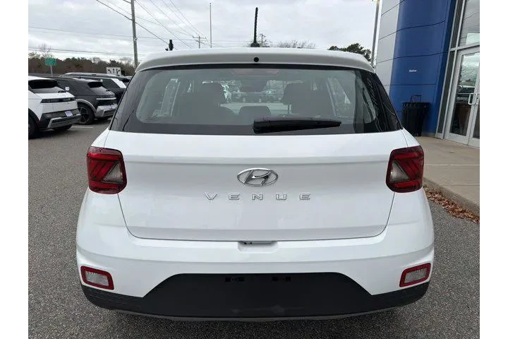 $20977 : Hyundai VENUE 2026 SE 4dr Cr image 6